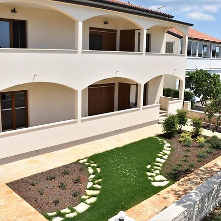 Apartmani Diana Novigrad  Екстер'єр фото