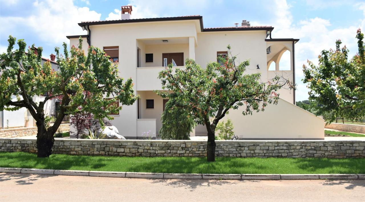 Apartmani Diana Novigrad  Екстер'єр фото