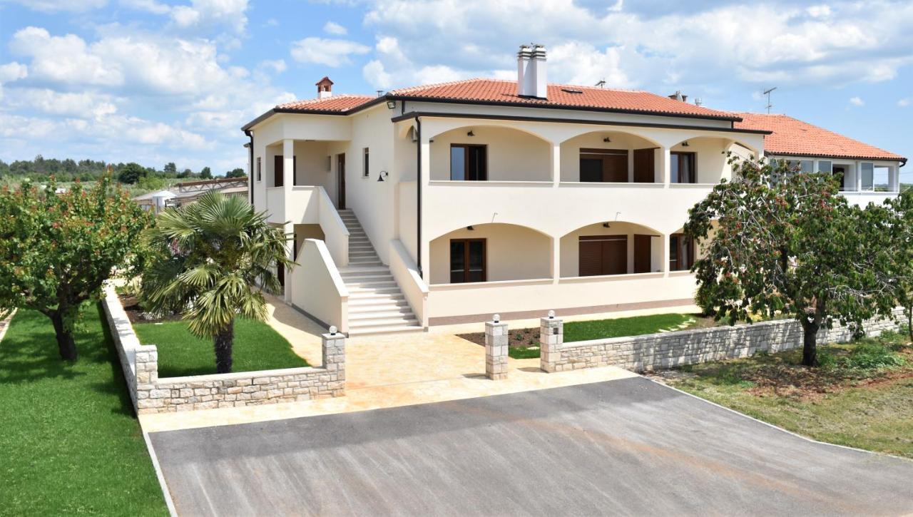 Apartmani Diana Novigrad  Екстер'єр фото