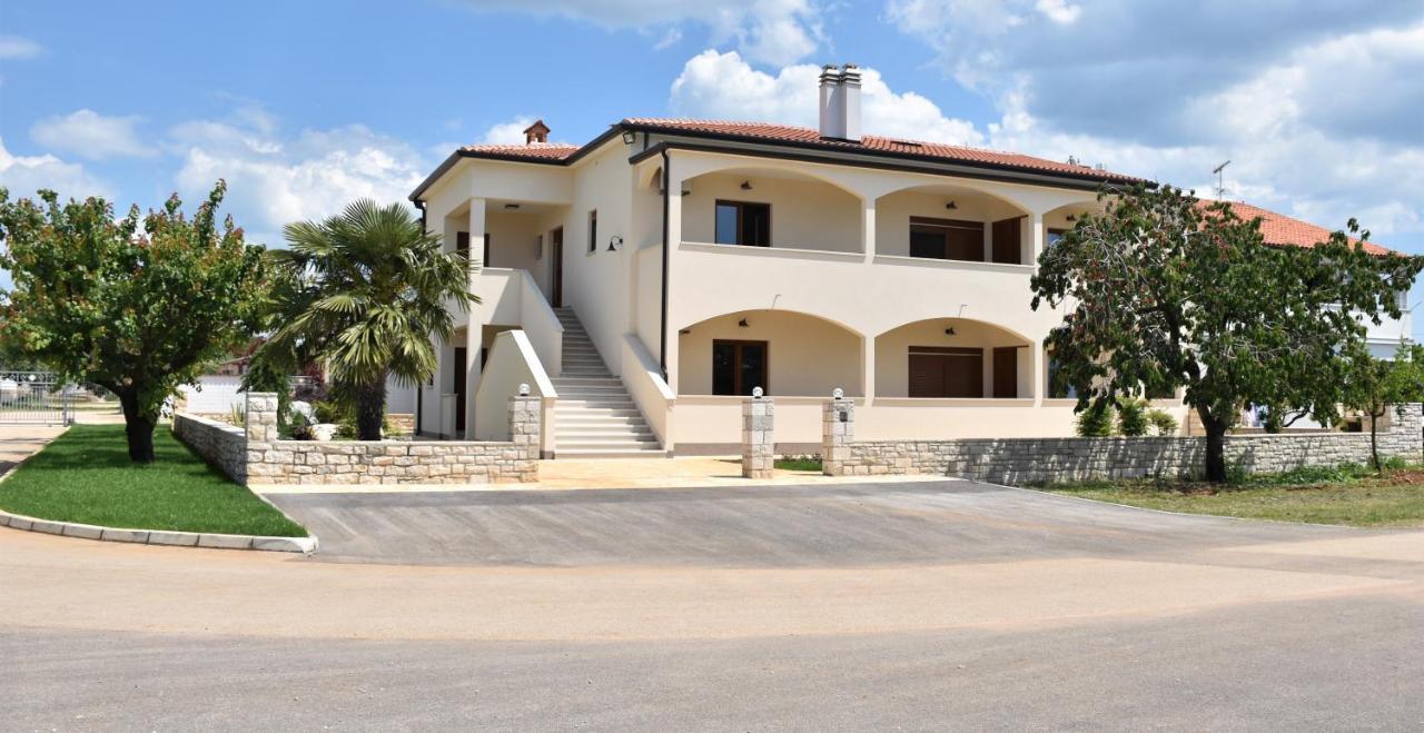 Apartmani Diana Novigrad  Екстер'єр фото