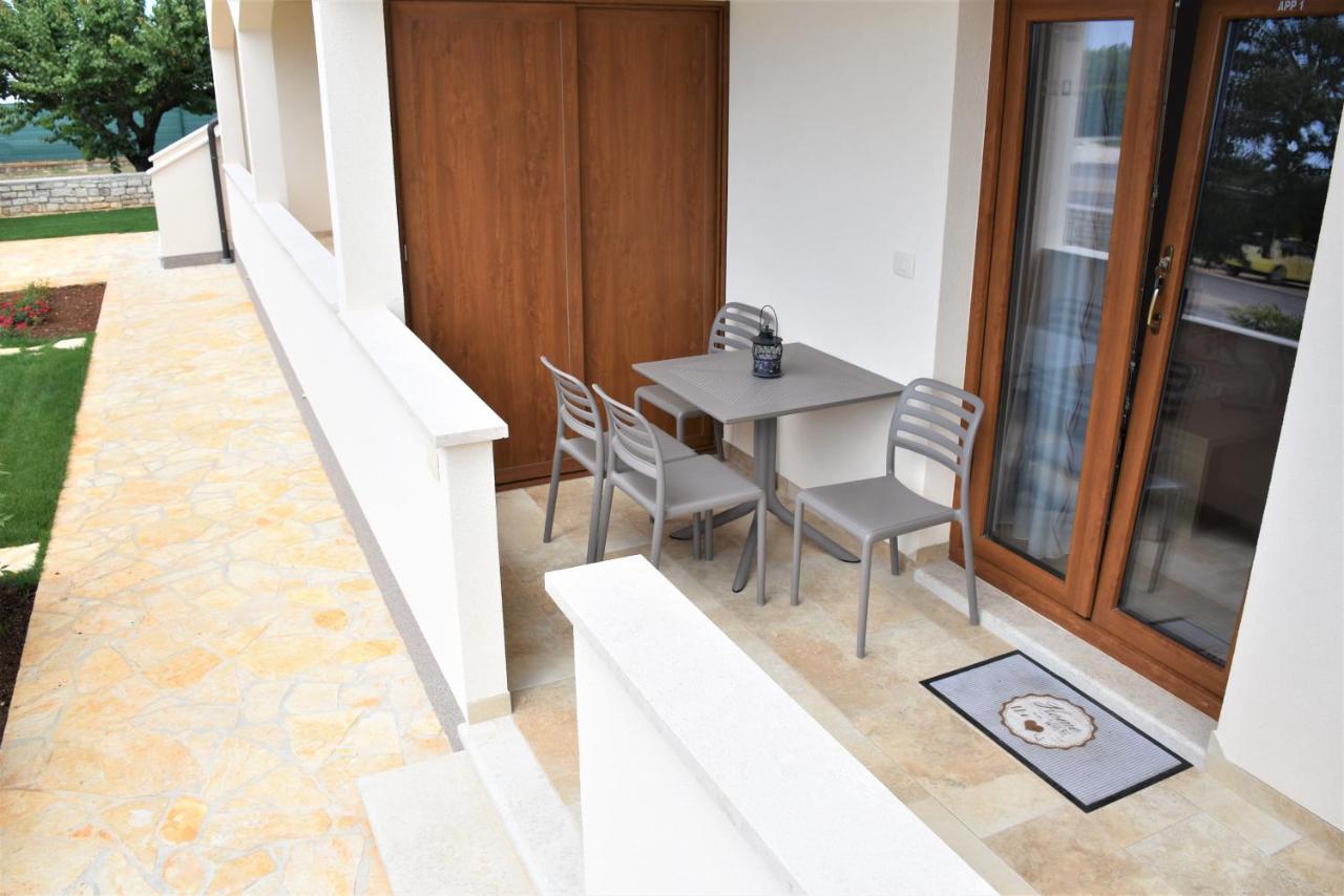 Apartmani Diana Novigrad  Екстер'єр фото